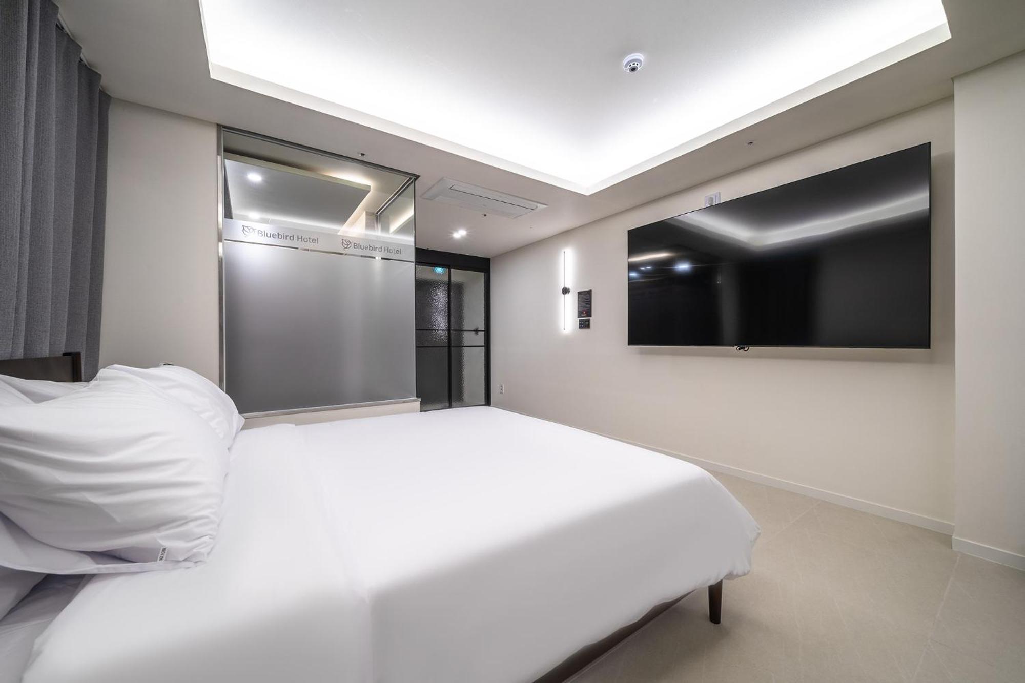 Bluebird Hotel อินชอน ภายนอก รูปภาพ