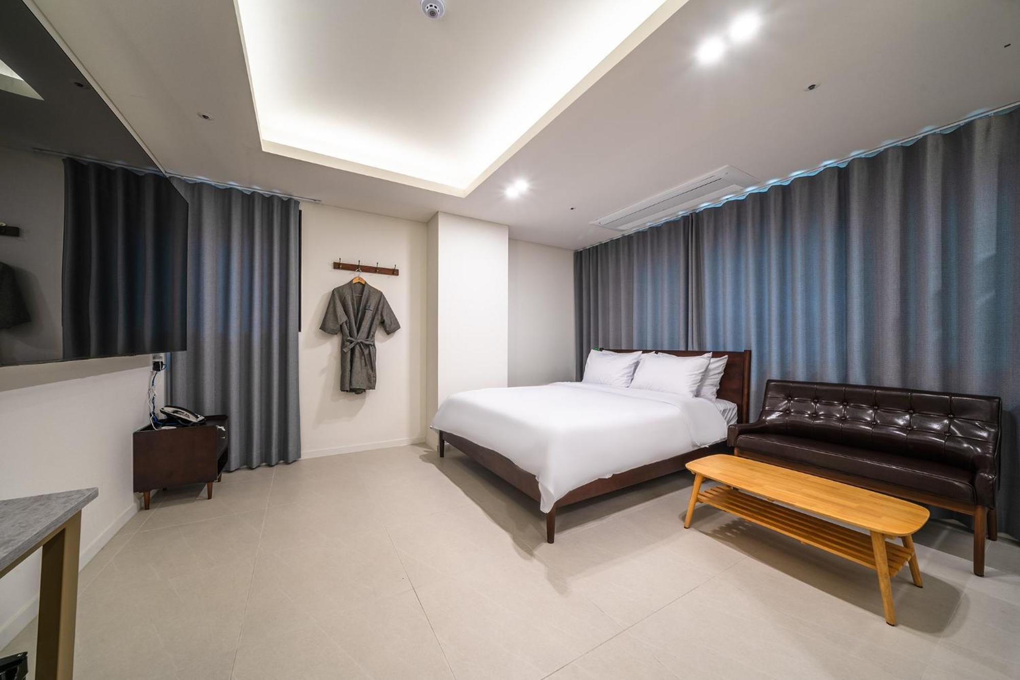 Bluebird Hotel อินชอน ภายนอก รูปภาพ
