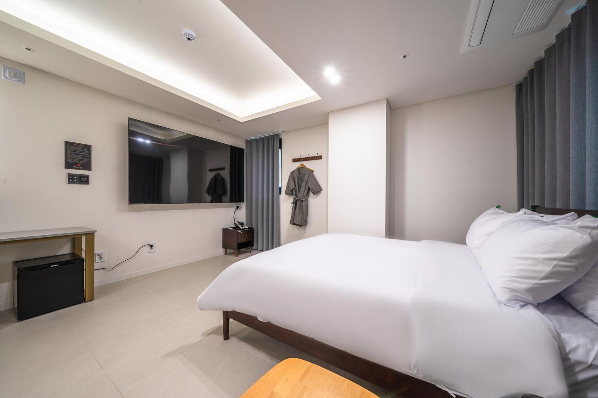 Bluebird Hotel อินชอน ภายนอก รูปภาพ