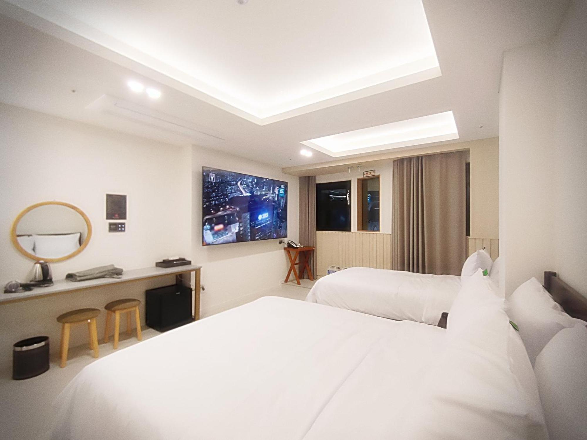 Bluebird Hotel อินชอน ภายนอก รูปภาพ